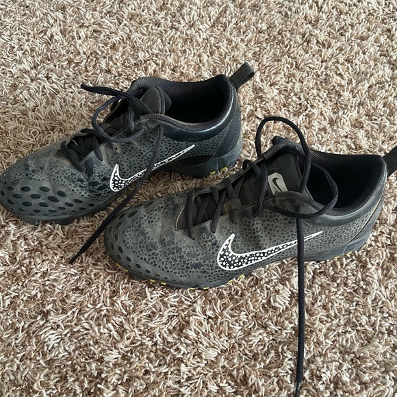 women’s softball shoes! - Picture 1 of 1